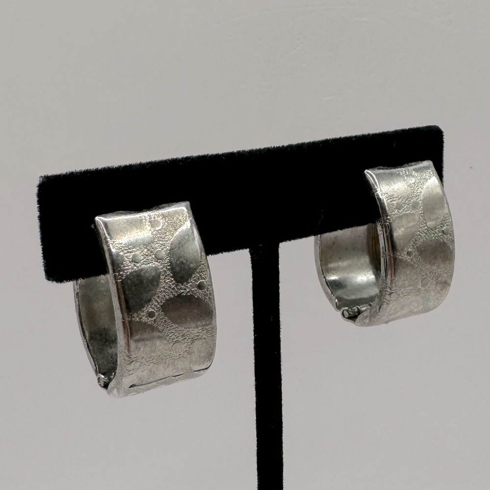VINTAGE Silver-Tone Textured Hinged Clip-On Hoop Earrings